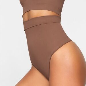 BNWT brand new with tags unworn skims everyday sculpt high waisted thong